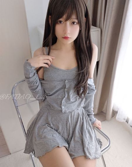 农村汗厕偷拍妇女撒尿-西瓜视频在线播放